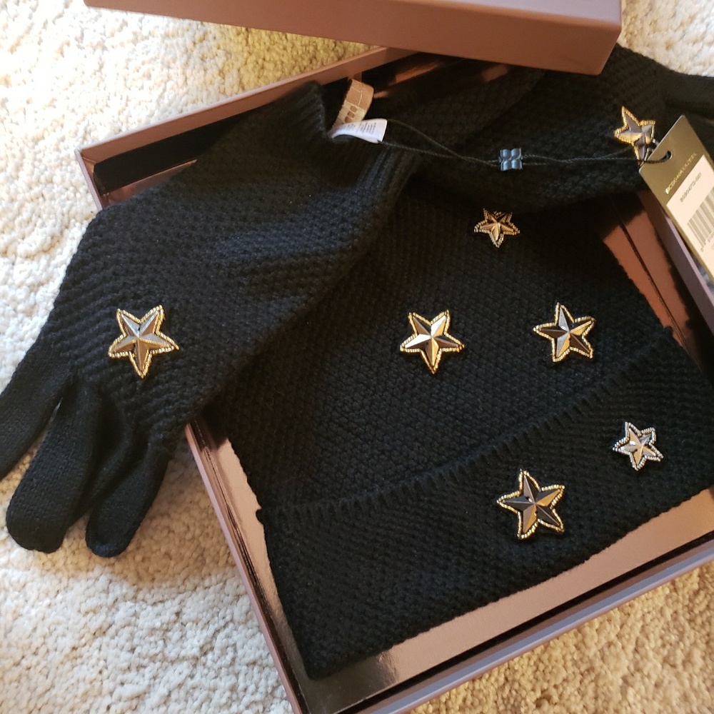 BCBG MAXAZRIA Hat and Glove set BRAND NEW IN BOX